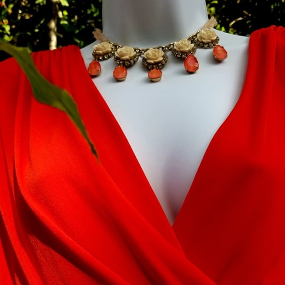 ANTHROPOLOGIE ▪︎ RingAroundRoses  Crystal NECKLACE - Picture 2 of 8